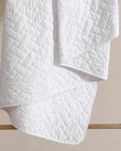Solid King Quilt/Sham Set White | Tommy Bahama Value - Solid King Quilt/Sham Set