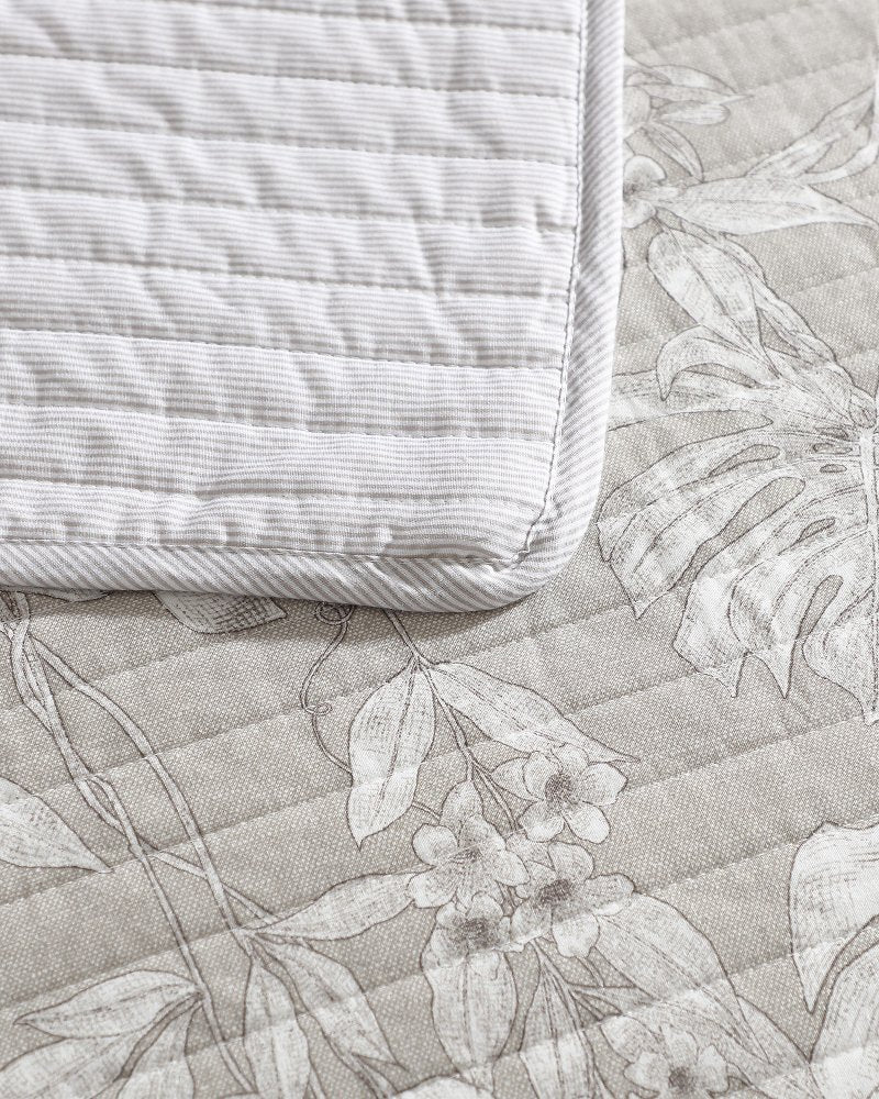Jungle Toile Reversible 3-Piece King Quilt Set Beige | Tommy Bahama Best Price - Jungle Toile Reversible 3-Piece King Quilt Set