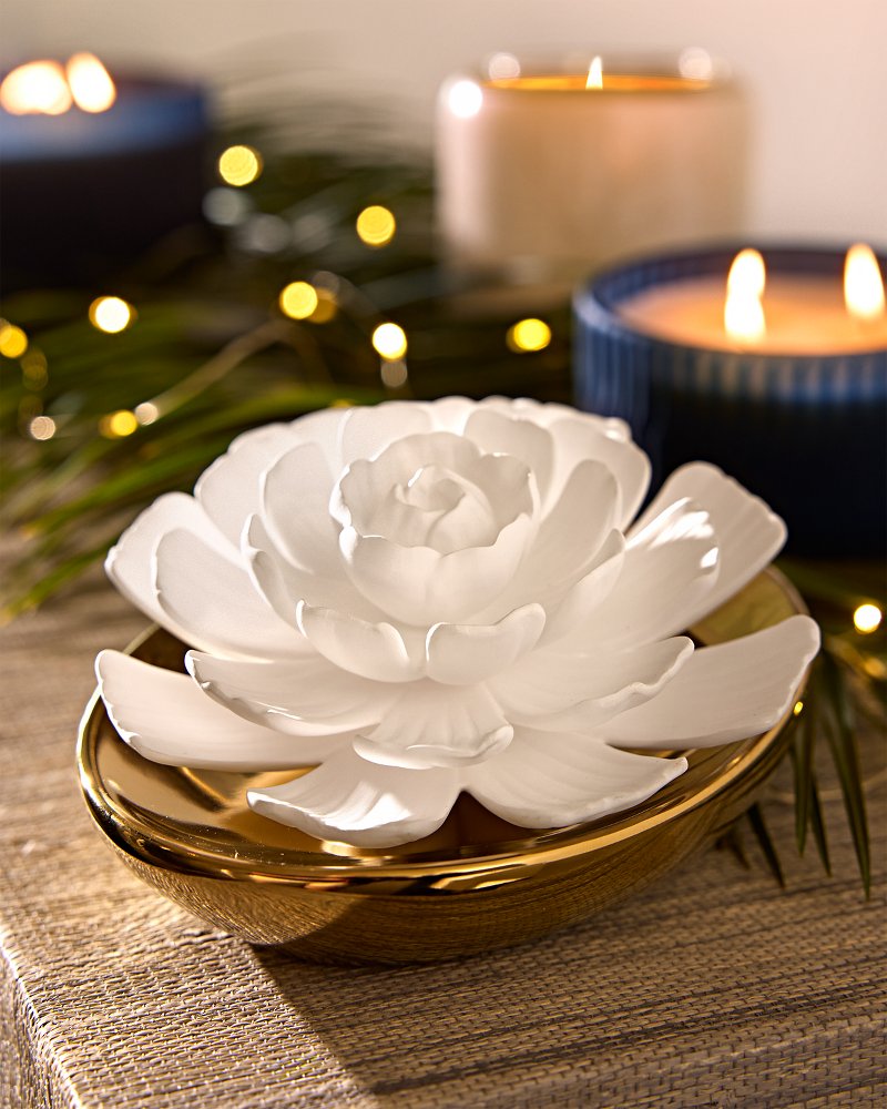 Island Blend Porcelain Flower Diffuser Island Blend | Tommy Bahama Special Offer - Island Blend Porcelain Flower Diffuser